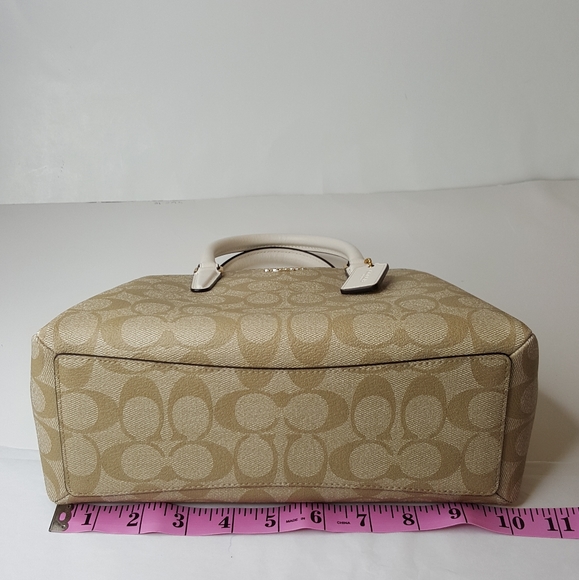 Coach signature c crossbody bag. - Picture 5 of 8